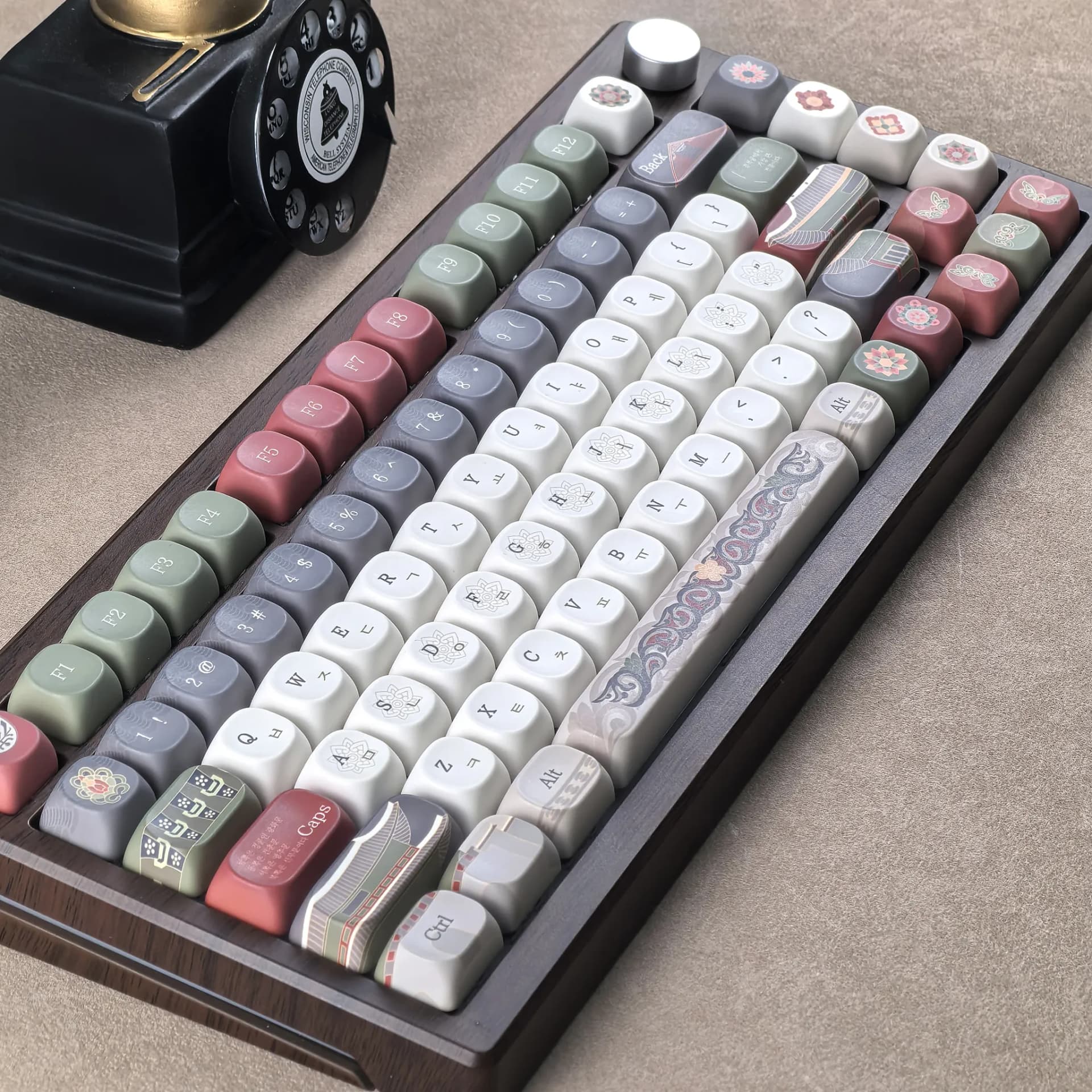 Gyeongbokgung Retro Translucent PBT Keycap Set